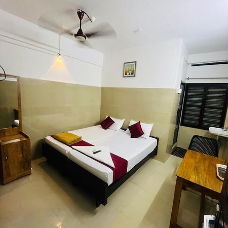 Priya Lodge Kozhikode Eksteriør bilde
