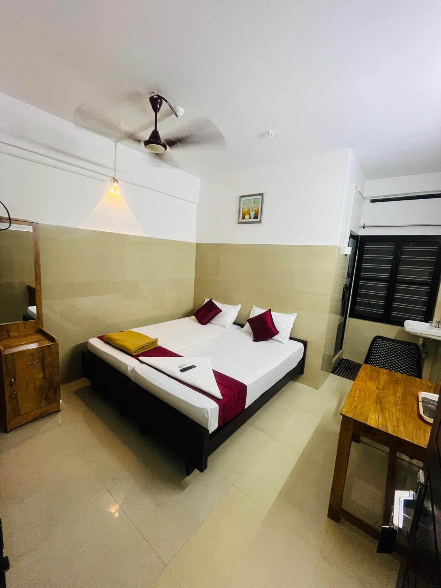 Priya Lodge Kozhikode Eksteriør bilde